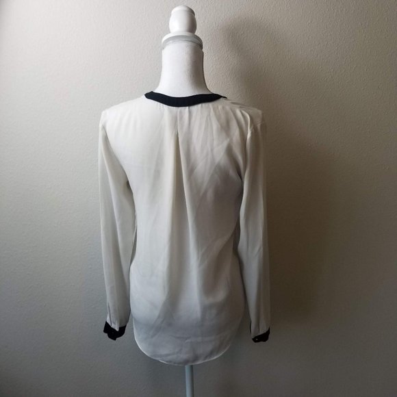 Wearhouse / US 4 / Cream Blouse with Black Accents - Picture 2 of 3
